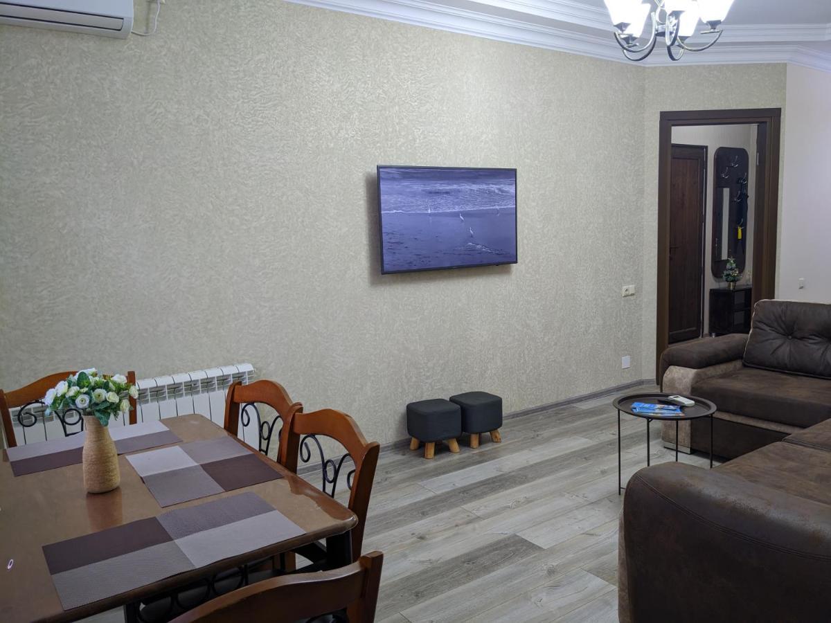 Berapartment With Mountain View Batumi Kültér fotó