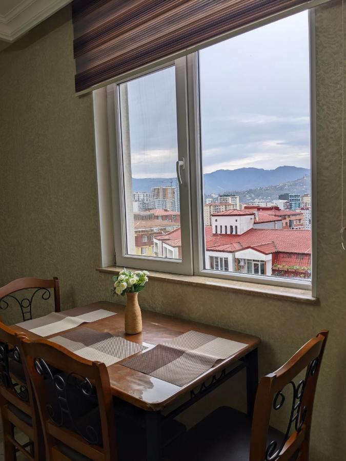 Berapartment With Mountain View Batumi Kültér fotó